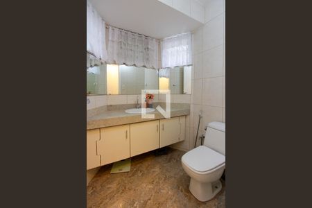 Casa de condomínio à venda com 600m², 6 quartos e 2 vagas Casa de condomínio à venda com 600m², 6 quartos e 2 vagasLavabo