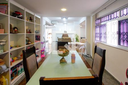 Casa de condomínio à venda com 600m², 6 quartos e 2 vagas Casa de condomínio à venda com 600m², 6 quartos e 2 vagasSala