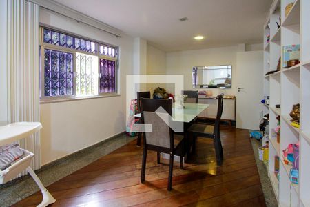 Casa de condomínio à venda com 600m², 6 quartos e 2 vagas Casa de condomínio à venda com 600m², 6 quartos e 2 vagasSala