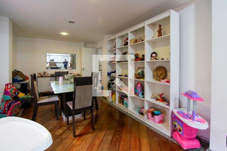 Casa de condomínio à venda com 600m², 6 quartos e 2 vagas Casa de condomínio à venda com 600m², 6 quartos e 2 vagasSala