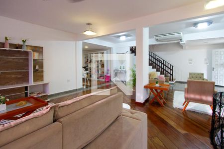 Casa de condomínio à venda com 600m², 6 quartos e 2 vagas Casa de condomínio à venda com 600m², 6 quartos e 2 vagasSala