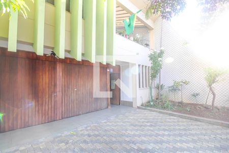 Casa à venda com 350m², 5 quartos e 6 vagasFachada