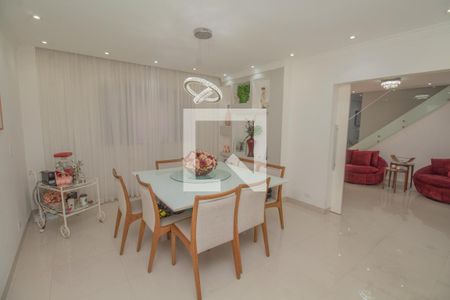 Casa para alugar com 240m², 3 quartos e 4 vagas Casa para alugar com 240m², 3 quartos e 4 vagasSala