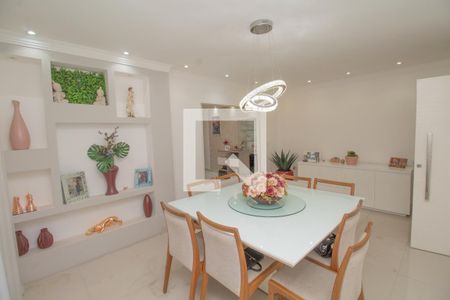 Casa para alugar com 240m², 3 quartos e 4 vagas Casa para alugar com 240m², 3 quartos e 4 vagasSala