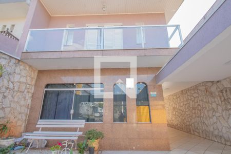 Casa para alugar com 240m², 3 quartos e 4 vagas Casa para alugar com 240m², 3 quartos e 4 vagasFachada