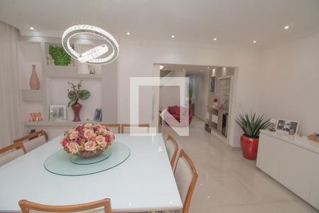 Casa para alugar com 240m², 3 quartos e 4 vagas Casa para alugar com 240m², 3 quartos e 4 vagasSala