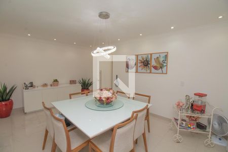 Casa para alugar com 240m², 3 quartos e 4 vagas Casa para alugar com 240m², 3 quartos e 4 vagasSala