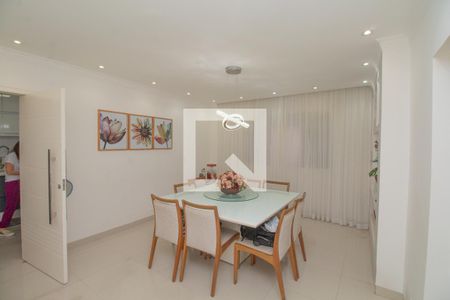 Casa para alugar com 240m², 3 quartos e 4 vagas Casa para alugar com 240m², 3 quartos e 4 vagasSala