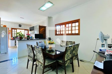 Casa à venda com 218m², 2 quartos e 5 vagas Casa à venda com 218m², 2 quartos e 5 vagasSala de Jantar