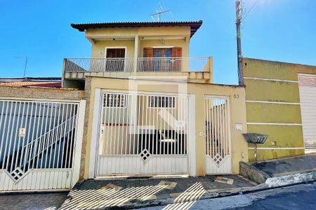 Casa à venda com 218m², 2 quartos e 5 vagas Casa à venda com 218m², 2 quartos e 5 vagasFachada