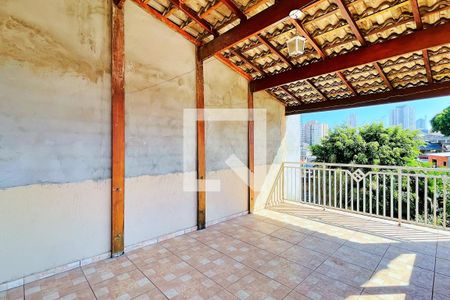 Casa à venda com 218m², 2 quartos e 5 vagas Casa à venda com 218m², 2 quartos e 5 vagasVaranda da Suíte 2