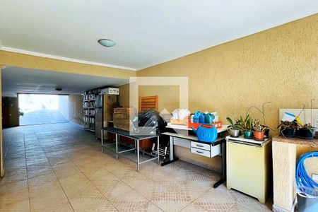 Casa à venda com 218m², 2 quartos e 5 vagas Casa à venda com 218m², 2 quartos e 5 vagasGaragem