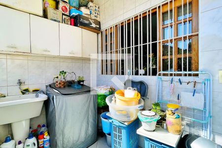 Casa à venda com 218m², 2 quartos e 5 vagas Casa à venda com 218m², 2 quartos e 5 vagasÁrea de Serviço