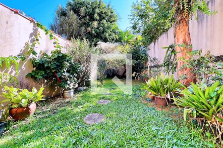 Casa à venda com 218m², 2 quartos e 5 vagas Casa à venda com 218m², 2 quartos e 5 vagasQuintal