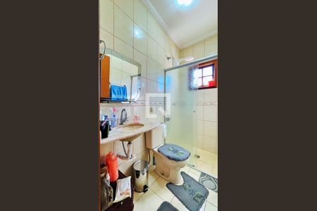 Casa à venda com 218m², 2 quartos e 5 vagas Casa à venda com 218m², 2 quartos e 5 vagasBanheiro da Suíte 1