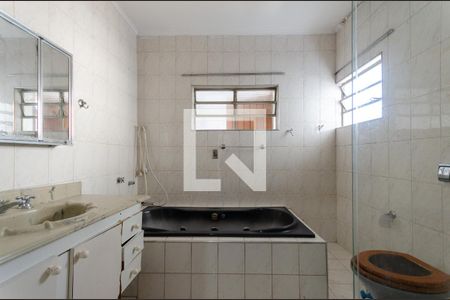 Casa à venda com 435m², 4 quartos e 6 vagasBanheiro da Suíte