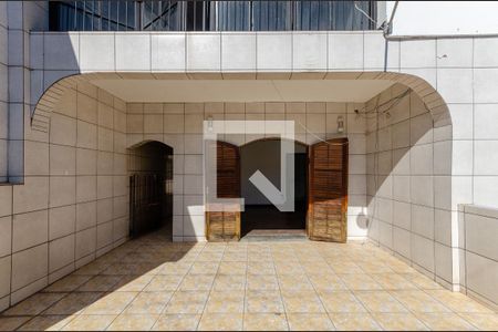 Casa à venda com 435m², 4 quartos e 6 vagasVaranda da sala de estar