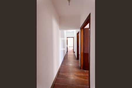 Casa à venda com 435m², 4 quartos e 6 vagasCorredor