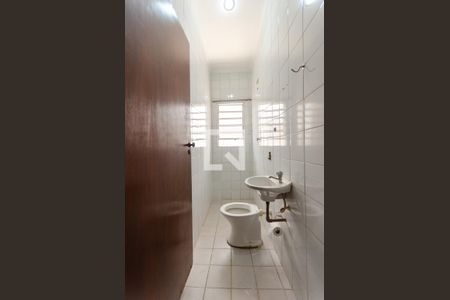 Casa à venda com 435m², 4 quartos e 6 vagasBanheiro