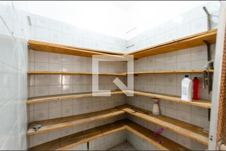 Casa à venda com 435m², 4 quartos e 6 vagasCozinha - despensa