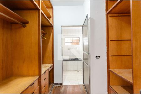 Casa à venda com 435m², 4 quartos e 6 vagasCloset da suíte
