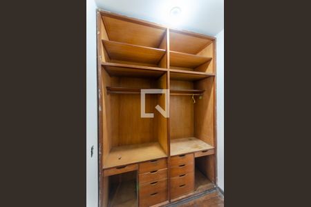 Casa à venda com 435m², 4 quartos e 6 vagasCloset da suíte