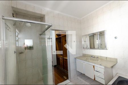 Casa à venda com 435m², 4 quartos e 6 vagasBanheiro da Suíte