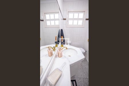 Casa à venda com 240m², 4 quartos e 5 vagasBanheiro 1