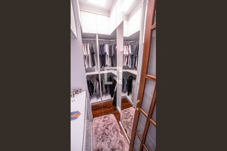 Casa à venda com 240m², 4 quartos e 5 vagasSuíte 1