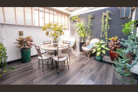 Casa à venda com 240m², 4 quartos e 5 vagasÁrea externa