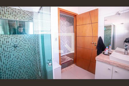 Casa à venda com 240m², 4 quartos e 5 vagasBanheiro 2