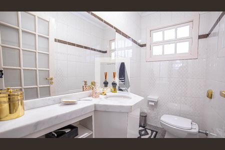 Casa à venda com 240m², 4 quartos e 5 vagasBanheiro 1