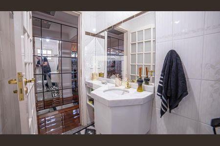 Casa à venda com 240m², 4 quartos e 5 vagasBanheiro 1