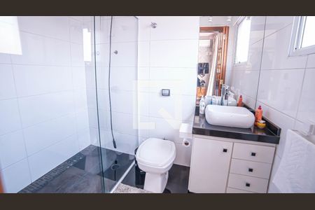 Casa à venda com 240m², 4 quartos e 5 vagasBanheiro 2