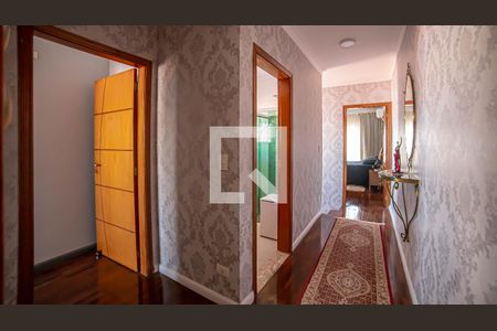 Casa à venda com 240m², 4 quartos e 5 vagasCorredor