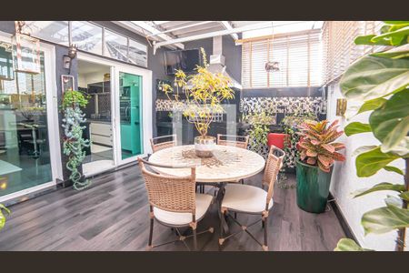 Casa à venda com 240m², 4 quartos e 5 vagasÁrea externa