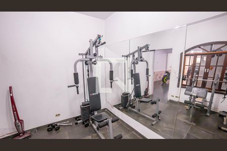 Casa à venda com 240m², 4 quartos e 5 vagasAcademia