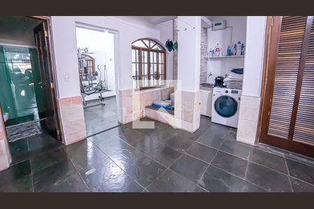 Casa à venda com 240m², 4 quartos e 5 vagasLavanderia