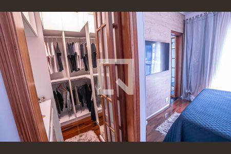 Casa à venda com 240m², 4 quartos e 5 vagasSuíte 1