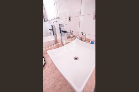 Casa à venda com 240m², 4 quartos e 5 vagasBanheiro 2