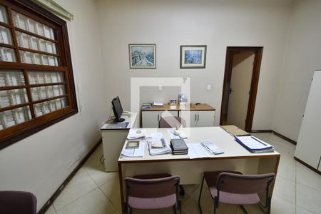 Casa à venda com 345m², 4 quartos e 10 vagasQuarto 4 - Suíte