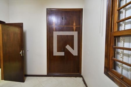 Casa à venda com 345m², 4 quartos e 10 vagasQuarto 2 - Armários