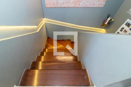 Casa de condomínio à venda com 171m², 2 quartos e 4 vagasEscada