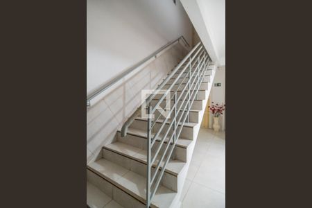 Escada de kitnet/studio para alugar com 1 quarto, 30m² em Cristal, Porto Alegre