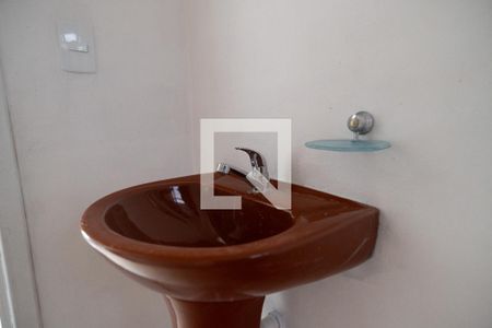 Banheiro de kitnet/studio para alugar com 1 quarto, 30m² em Cristal, Porto Alegre
