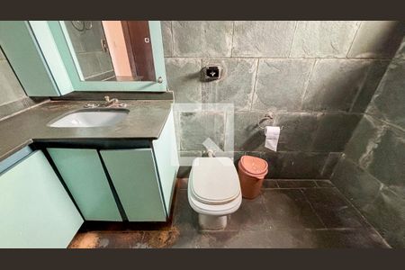 Casa à venda com 223m², 3 quartos e 4 vagasBanheiro