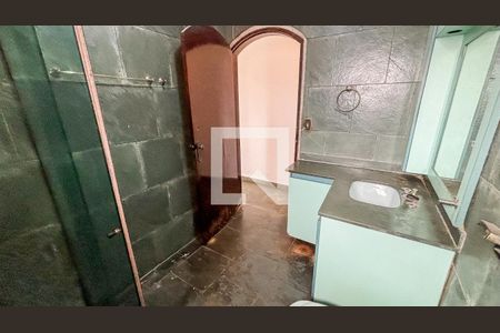 Casa à venda com 223m², 3 quartos e 4 vagasBanheiro