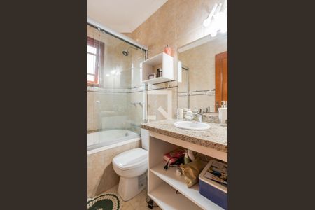 Banheiro da Suíte de casa à venda com 3 quartos, 187m² em Jardim Itu, Porto Alegre