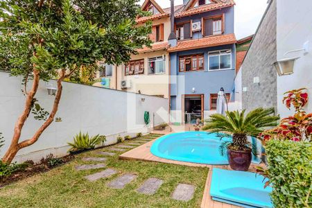 Casa à venda com 187m², 3 quartos e 3 vagas Casa à venda com 187m², 3 quartos e 3 vagasPiscina