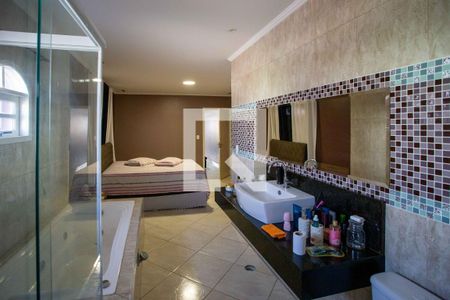 Casa à venda com 252m², 3 quartos e 3 vagasBanheiro da Suíte